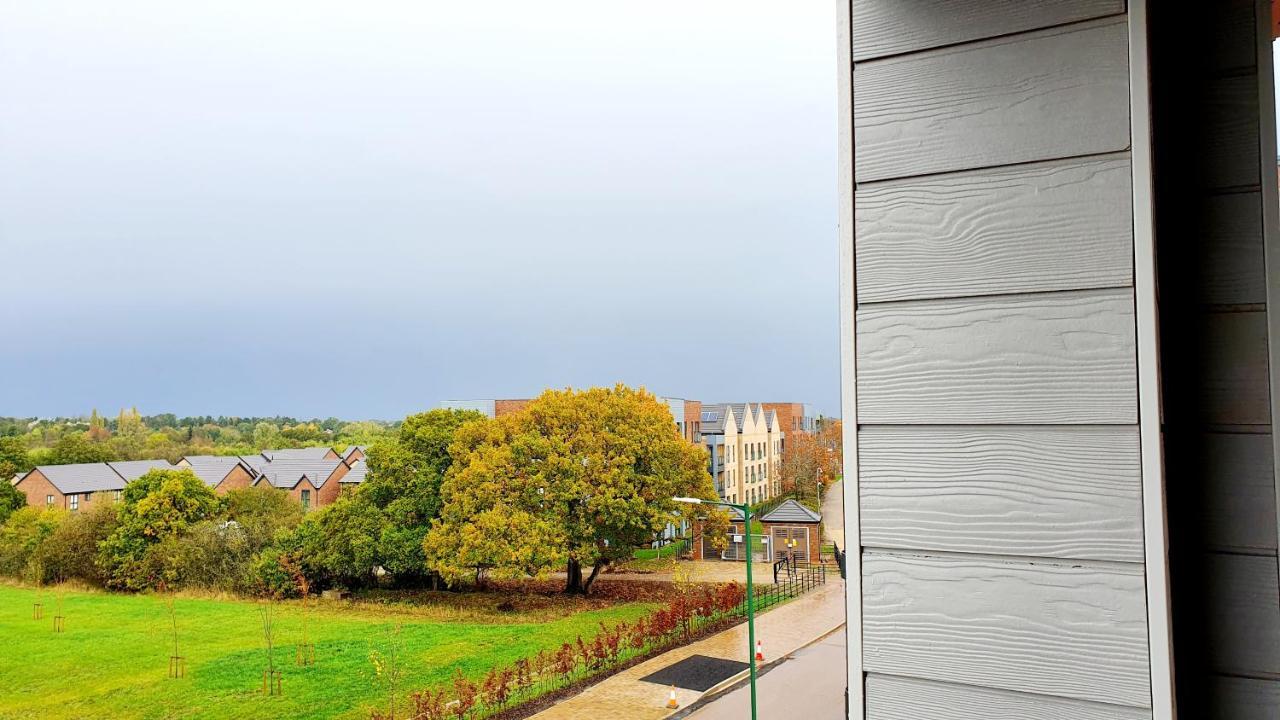 Spacious Balcony View Apt Near Nec Bhx Free Parking Sleeps 4 Hockley Heath Luaran gambar