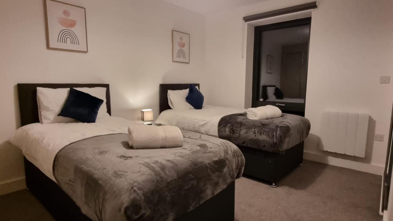 Spacious Balcony View Apt Near Nec Bhx Free Parking Sleeps 4 Hockley Heath Luaran gambar