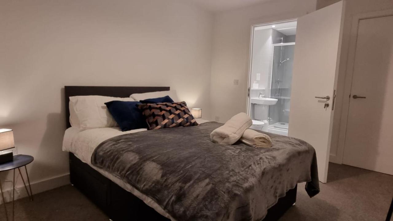Spacious Balcony View Apt Near Nec Bhx Free Parking Sleeps 4 Hockley Heath Luaran gambar
