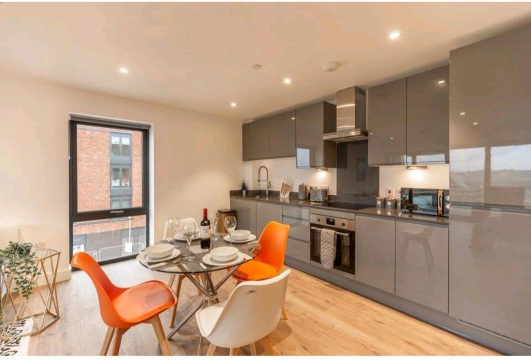 Spacious Balcony View Apt Near Nec Bhx Free Parking Sleeps 4 Hockley Heath Luaran gambar